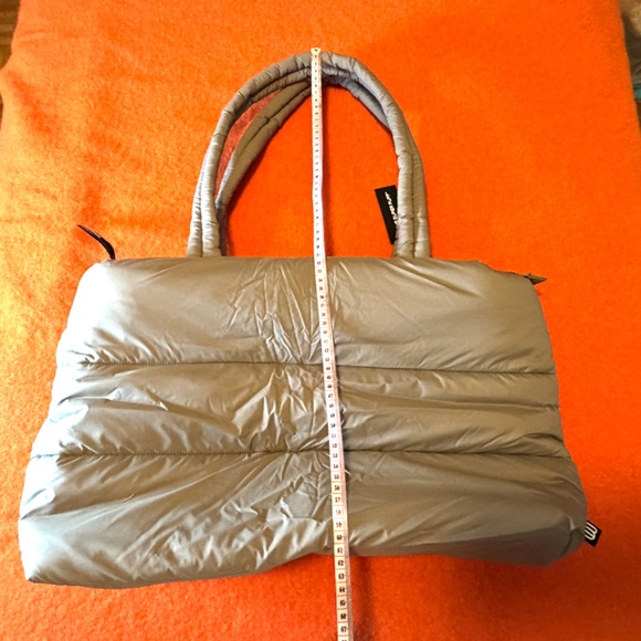 Aritzia The Super Puff Tote Bag cliMATTE in Modern Taupe NWT - Picture 10 of 12